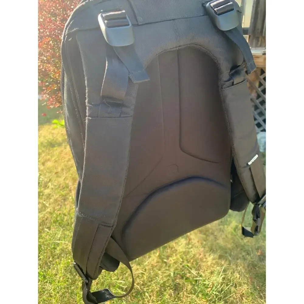 Incase Icon Slim Backpack - Picture 3 of 5